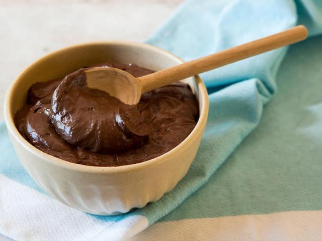 Mousse au chocolat hyperprotéinée et rapide à réaliser - avec juste 2 ingrédients 